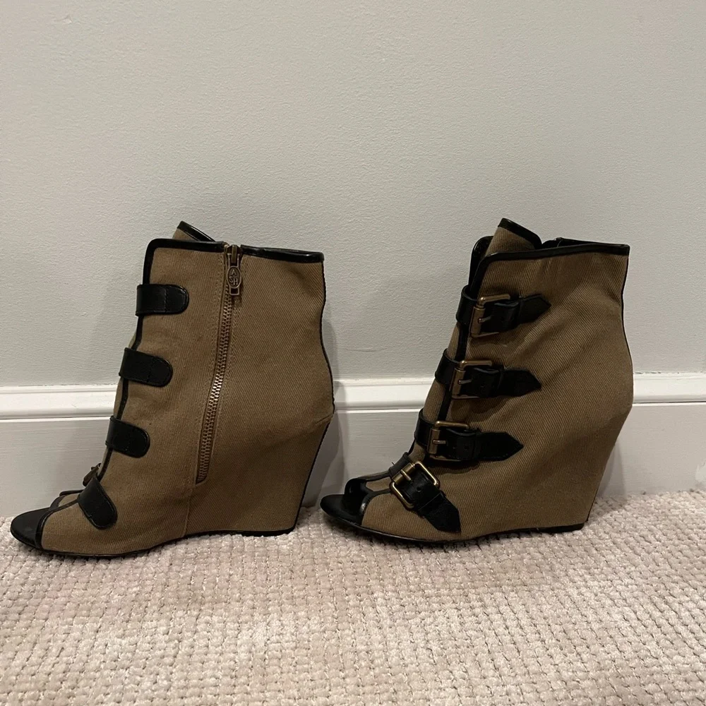 Listing for Rzaizy —Healed military boots by ASH good condition - Picture 5 of 16